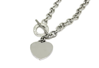 Collar de eslabones de cadena gruesa para mujer con colgante en forma de corazón de ByClay y cierre de anilla con cristales blancos