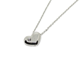 Collar de mujer de cadena con colgante redondeado en forma de corazón y cristal blanco