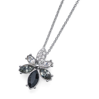 Collar de flores con piedras blancas y negras.
