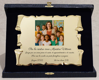 Elegante Targa Commemorativa Personalizzabile | Testo e Foto | Laurea, Pensione, Matrimonio, Anniversario | Personalizzata con dedica e Immagini | (Targhetta Dorata, Cofanetto Deluxe Blu)