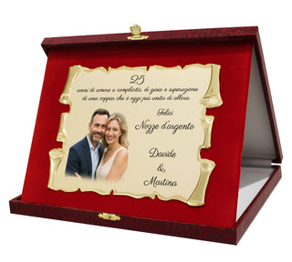 Elegante Targa Commemorativa Personalizzabile | Testo e Foto | Laurea, Pensione, Matrimonio, Anniversario | Personalizzata con dedica e Immagini | (Targhetta Dorata, Cofanetto Deluxe Bordeaux)