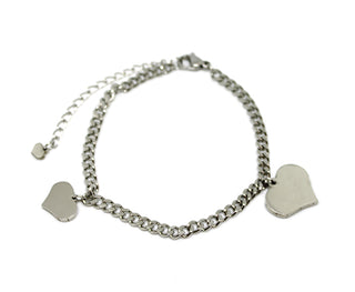 Pulsera de mujer con eslabones de cadena plana y dijes de corazón