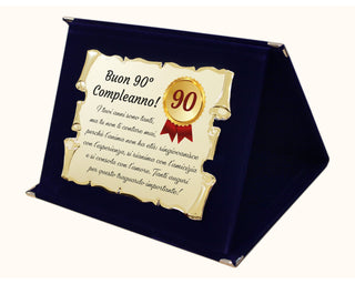 90 Anni - Targa Regalo per Novantesimo Compleanno | Coccarda e Dedica su Pergamena e Cofanetto in Velluto 28x21