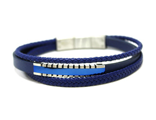 Pulsera triple para hombre en ecopiel azul con placa de borde dentado