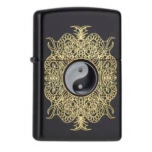 Accendino Zippo Nero con Dettagli Gold e Ying e Yang al centro