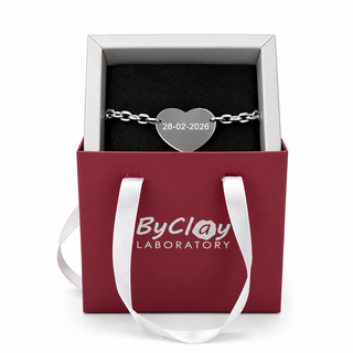 Bracciale personalizzato a cuore nella confezione regalo ByClay