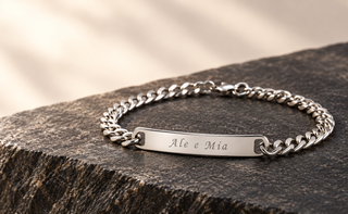 Bracciale ByClay in acciaio con incisione personalizzata Ale e Mia su pietra antracite