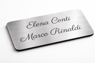 Targa rettangolare argentata personalizzata, vista inclinata