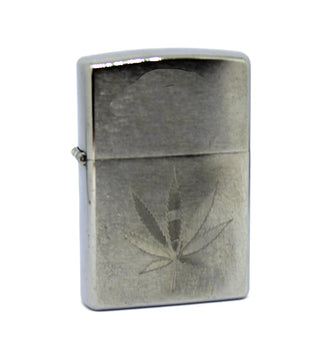 Encendedor Zippo satinado plateado con hoja de marihuana