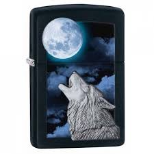 Encendedor Zippo negro con la imagen de un lobo en 3D