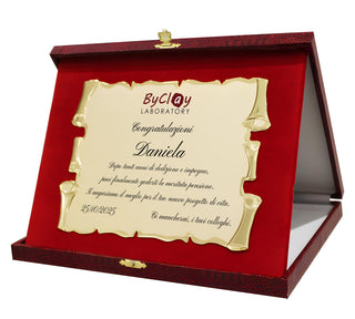 Elegante Targa Commemorativa Personalizzabile | Testo e Foto | Laurea, Pensione, Matrimonio, Anniversario | Personalizzata con dedica e Immagini | (Targhetta Dorata, Cofanetto Deluxe Bordeaux)