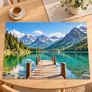 Puzzle personalizzato A2 ambientato su tavolo in legno chiaro