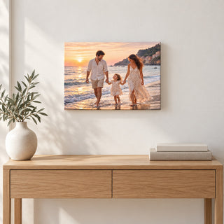 Esempio di stampa su tela 20×30 cm con foto di famiglia, ambientata sopra una consolle
