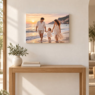 Esempio di stampa su tela 25×35 cm con foto di famiglia, ambientata sopra una consolle