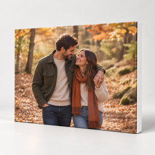 Tela personalizzata con ritratto di coppia in autunno, vista angolata con bordo bianco
