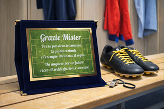Targa Ringraziamento Allenatore Calcio | Targa "Grazie Mister" su Cofanetto in Velluto | Idea Regalo Allenatore Fine Stagione | Targa Ricordo Squadra Calcio 20x15 cm