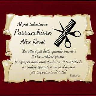 Dettaglio targa pergamena personalizzata per parrucchiere con dedica