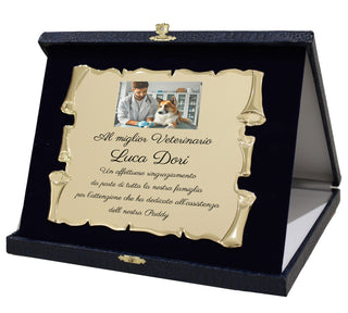 Elegante Targa Commemorativa Personalizzabile | Testo e Foto | Laurea, Pensione, Matrimonio, Anniversario | Personalizzata con dedica e Immagini | (Targhetta Dorata, Cofanetto Deluxe Blu)